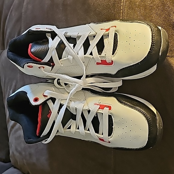 AND1 basketball shoes - Picture 2 of 8